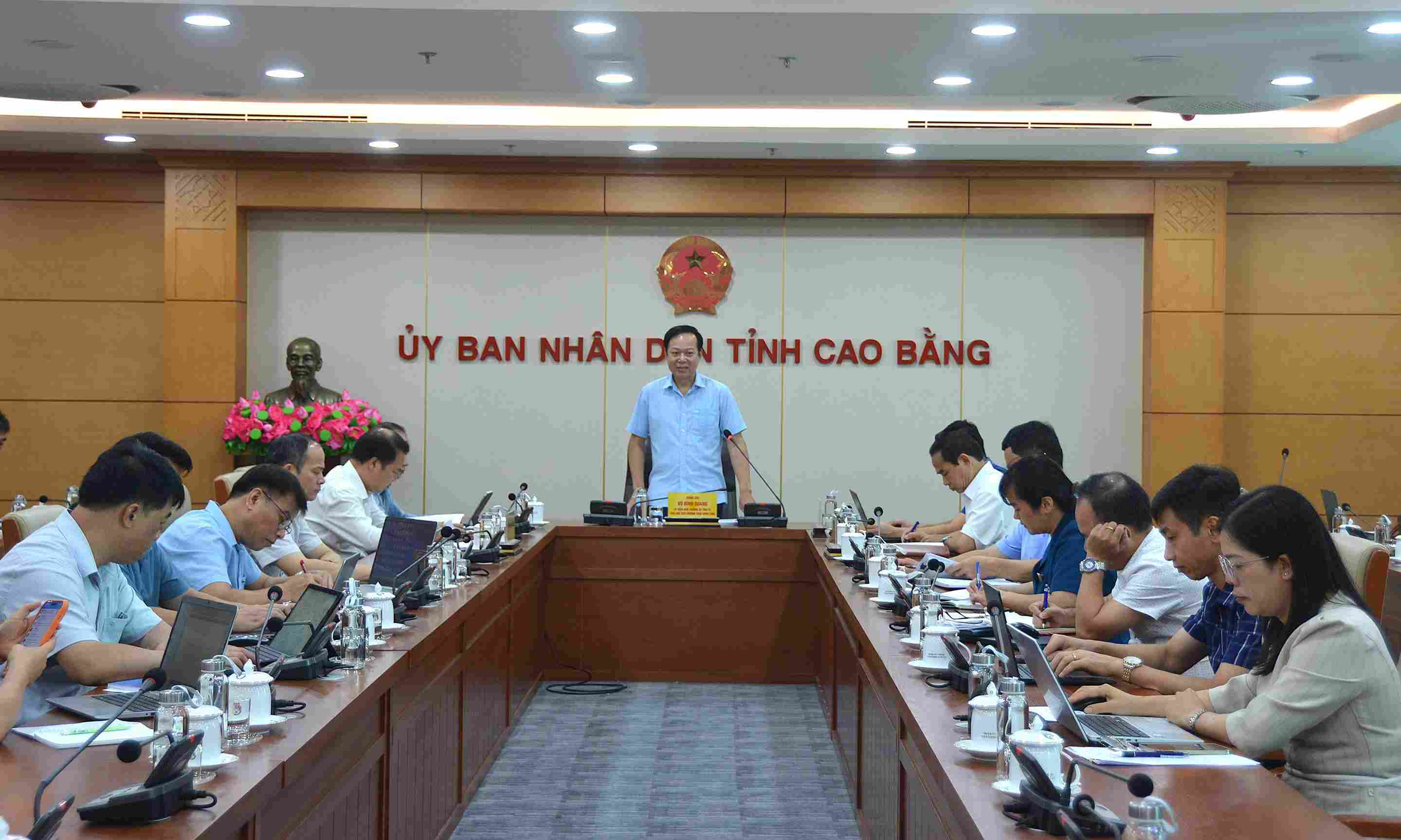 Một cuộc họp của Ban Chỉ đạo phát triển kinh tế tập thể tỉnh Cao Bằng. Ảnh: Dương Liễu