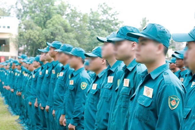 Voters proposed that the Ministry of National Defense pay attention to supplementing staff and improving the quality of the commune-level Military Command. Photo: Pham Dong