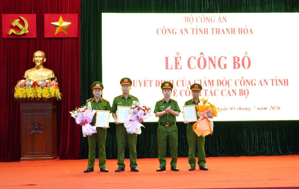 Công an tỉnh Thanh Hóa tổ chức lễ công bố các quyết định của Giám đốc Công an tỉnh về công tác cán bộ. Ảnh: Công an Thanh Hóa