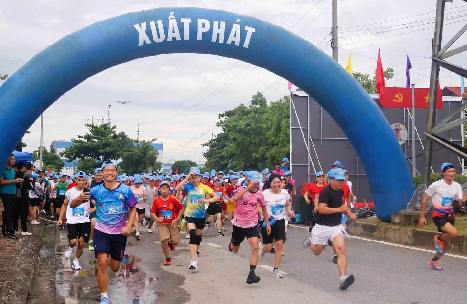 More than 4,000 union members and workers participate in the "Healthy and Beautiful Steps" Running Tournament in 2026. Photo: Hai Phong City Trade Union
