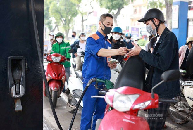 Gasoline and oil prices in the price adjustment session next week may fluctuate according to the world market. Photo: Hai Nguyen