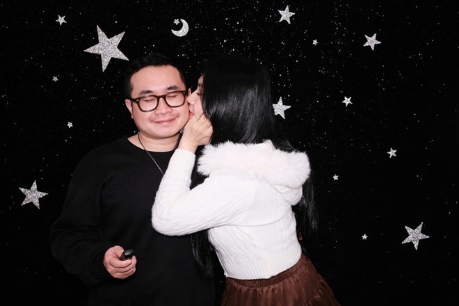 Couples exchange kisses and experience romantic dating spots on July 6th. Photo: Tuan Dat