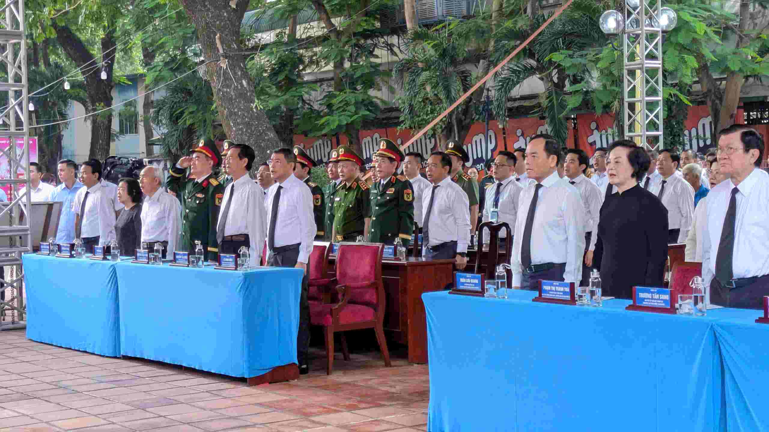 Các đại biểu dự lễ triển khai tìm kiếm, quy tập hài cốt liệt sĩ tại Công viên Lê Thị Riêng.  Ảnh: Anh Tú