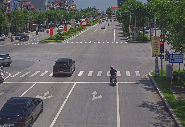 Car owner fined for running a red light in Bac Ninh. Photo: Bac Ninh Traffic Police