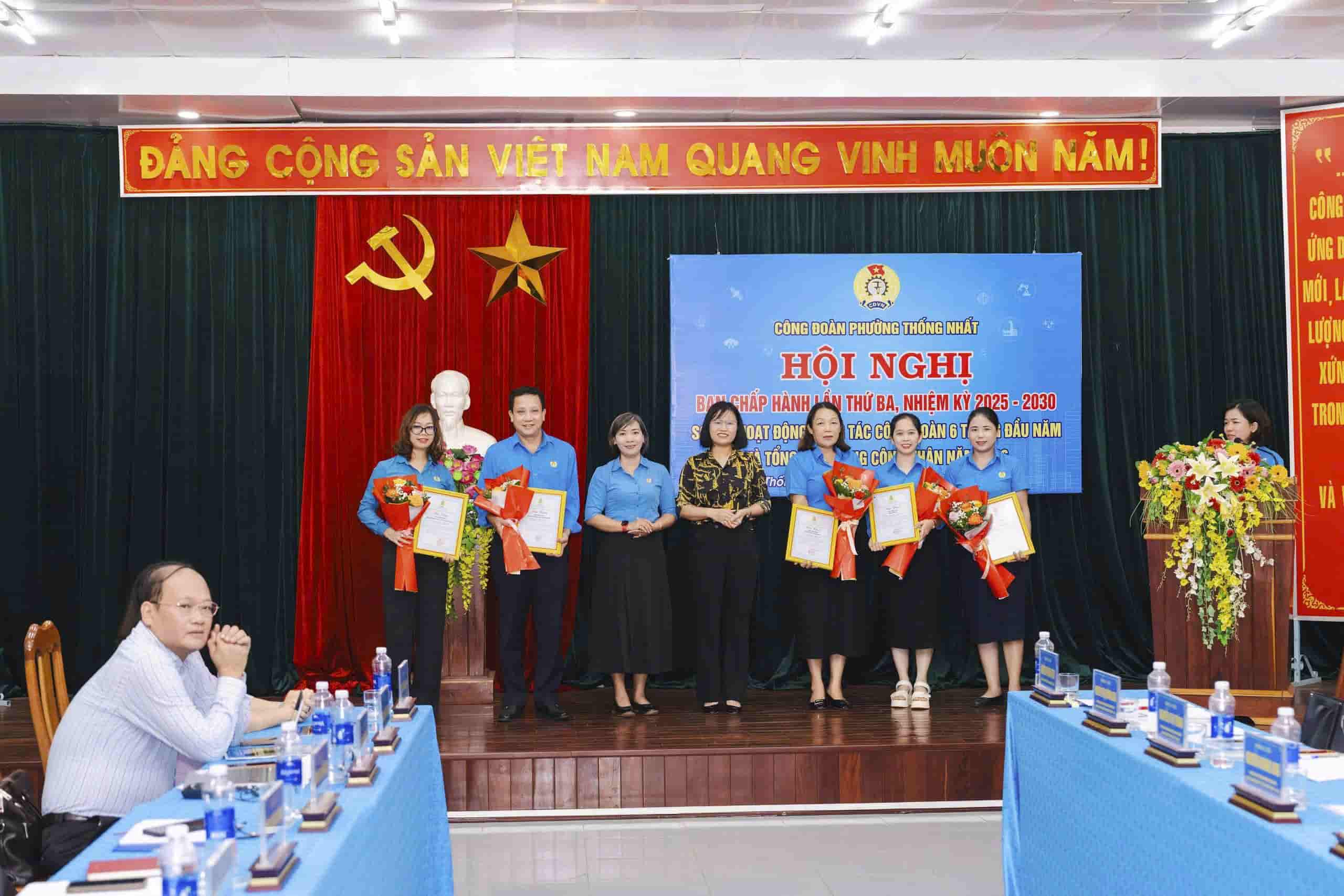 Công đoàn cơ sở trực tiếp chia sẻ, lắng nge tâm tư người lao động tại doanh nghiệp. Ảnh: Thanh Tuấn