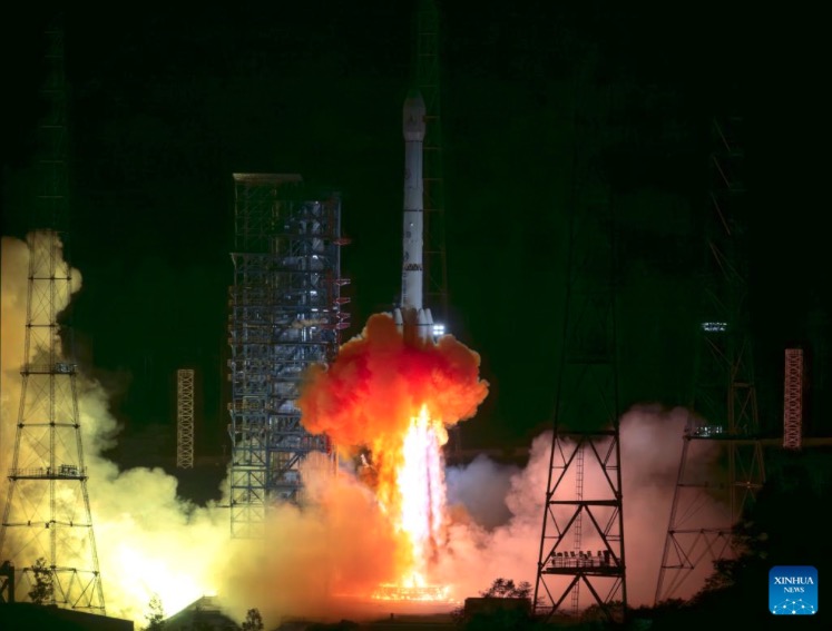 El buque de exploración Tianwen-2 de China, lanzado por un cohete portador Long March-3B, despegó del Centro de Satélites Xichang en la provincia de Sichuan, suroeste de China, el 29 de mayo de 2025. Foto: Xinhua