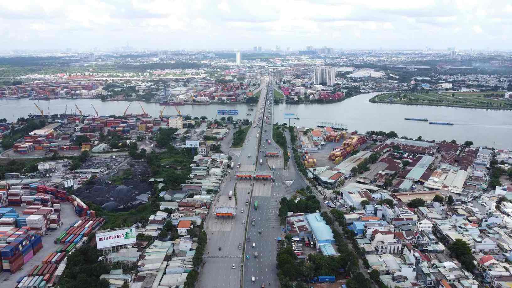 Dong Nai Bridge connects Dong Nai City and Ho Chi Minh City. Photo: HAC