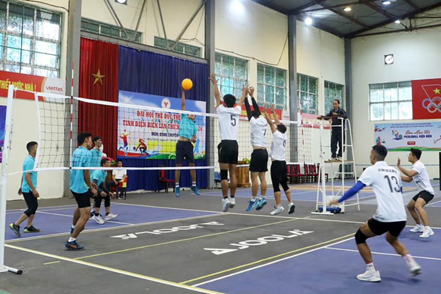 Lively volleyball competition in the mass sports movement, attracting a large number of Dien Bien people to participate. Photo: Dien Bien Provincial e-Portal