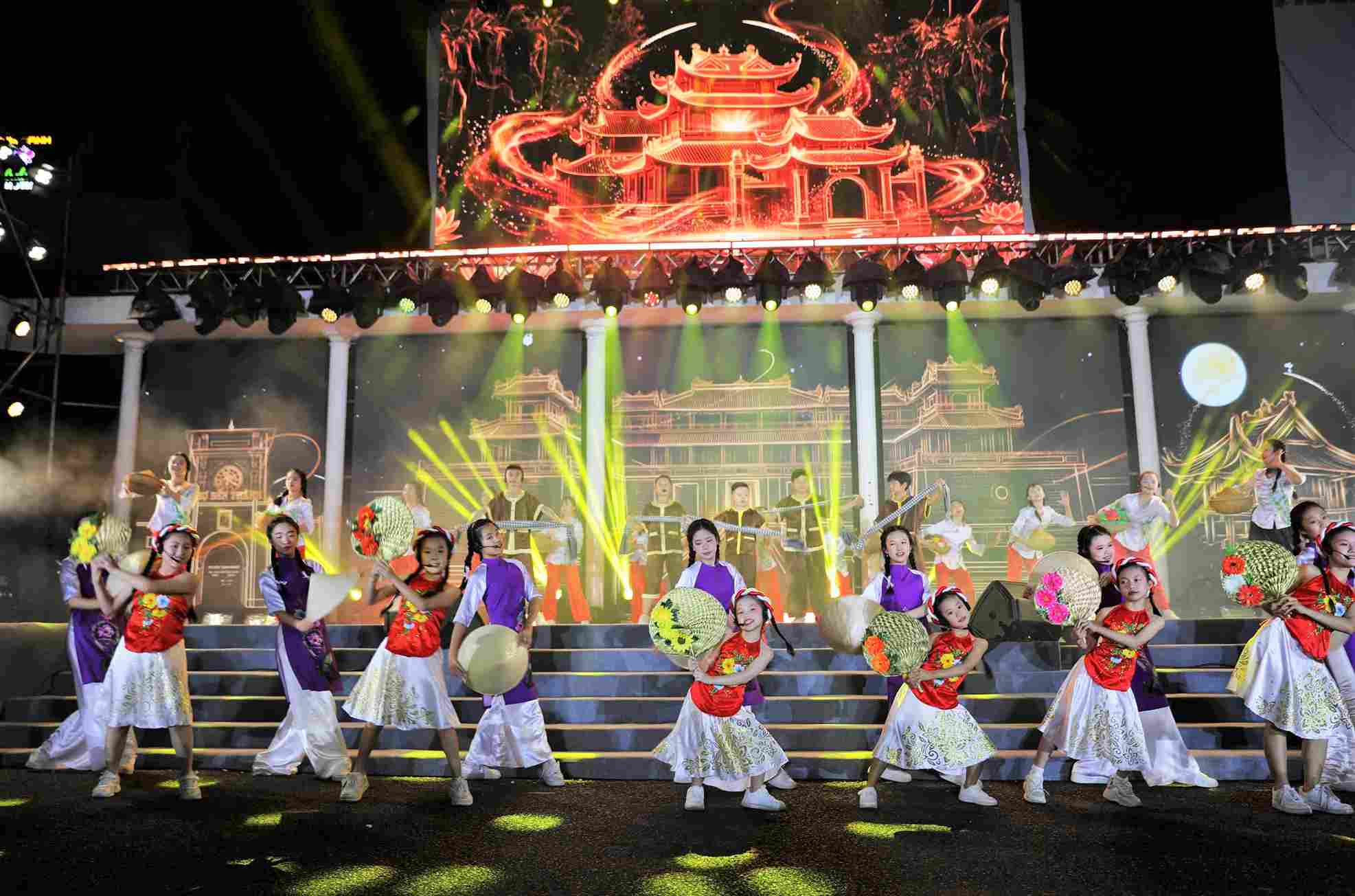 The Green Symphony tells the story of the great forest, sea and flowers in Lam Dong. Photo: Phuc Khanh
