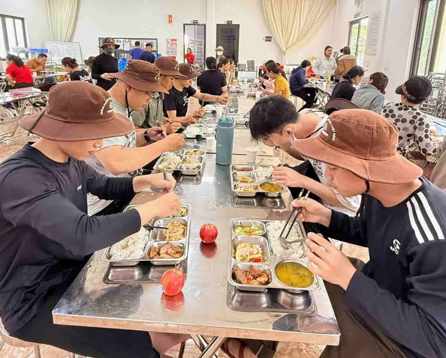 Trade Union of Nafoods Tay Nguyen Joint Stock Company organizes Trade Union Meals for workers. Photo: Thanh Tuan