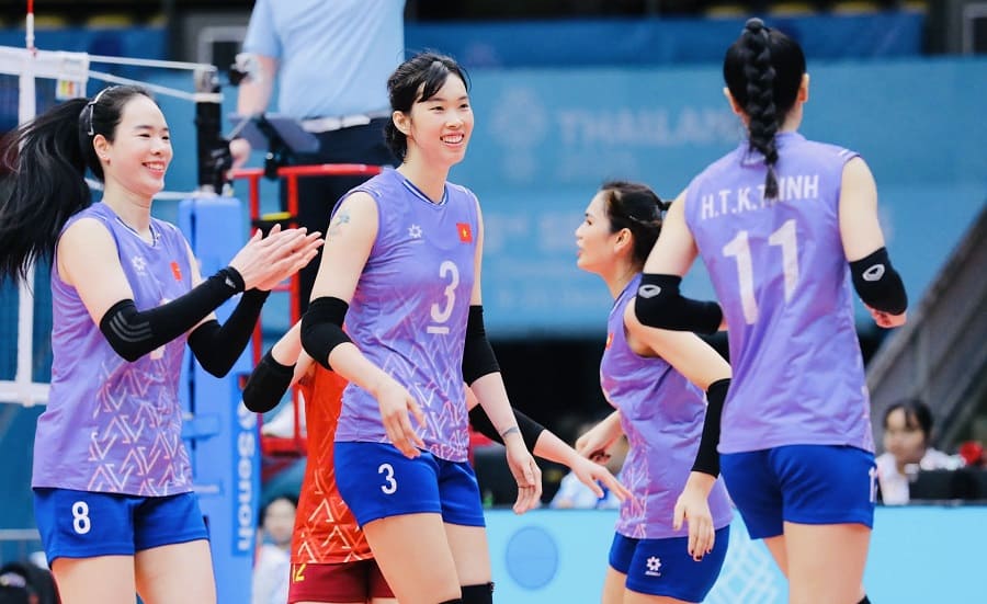 The Vietnamese women's volleyball team is focused on performing important tasks in the professional preparation phase. Photo: Minh Dan