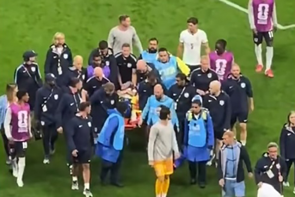 England midfielder Henderson is injured despite not playing. Photo: Cut from video