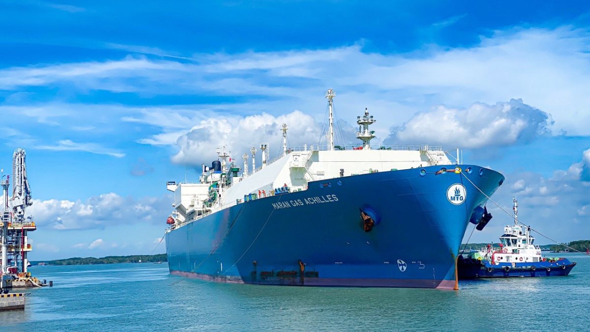 The Maran Gas Achilles ship supplies a LNG shipment to serve the test run of PV GAS's Thi Vai LNG Storage in July 2023 from Supplier Shell Eastern LNG. Photo: PV GAS