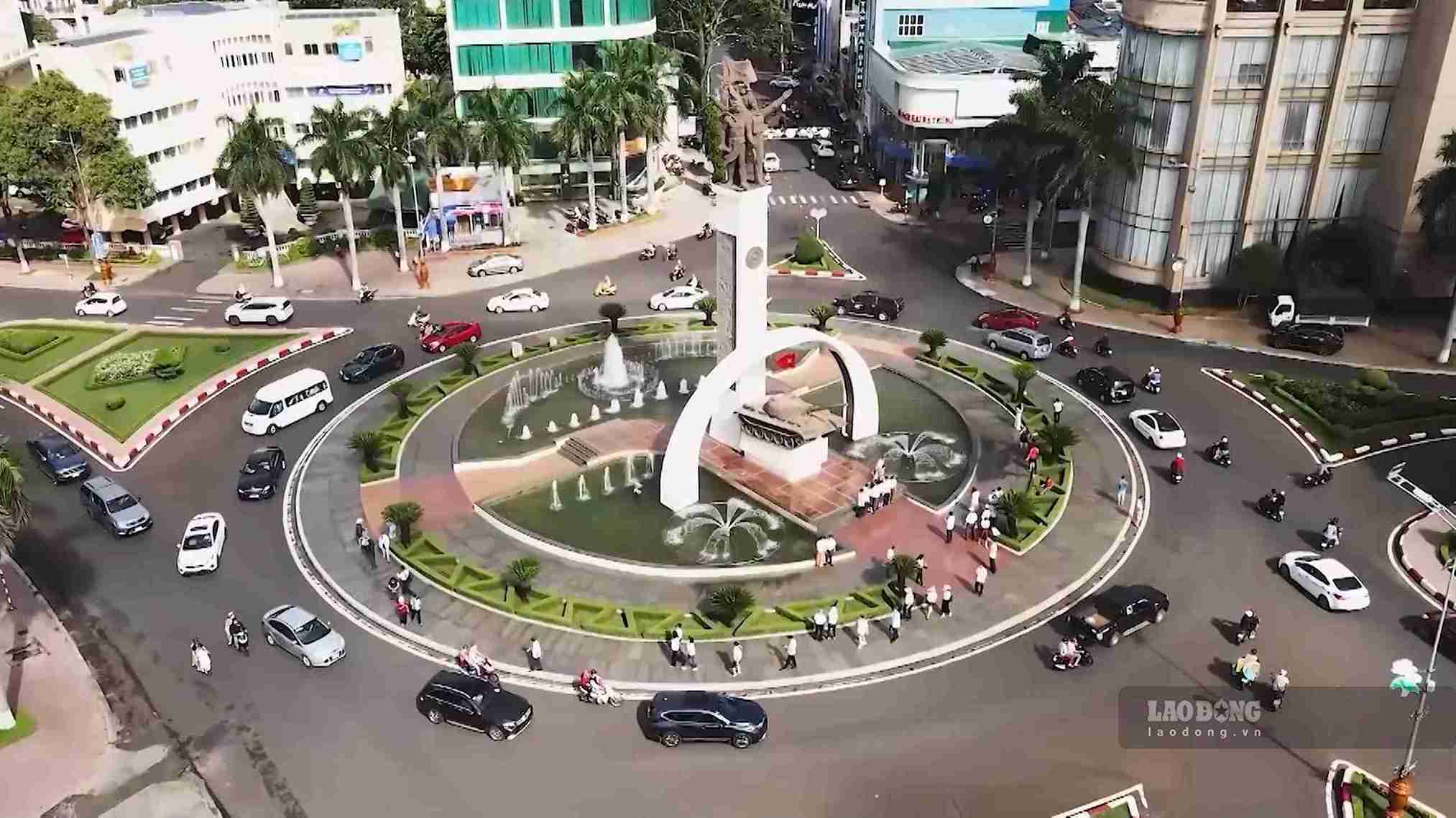 Tỉnh Đắk Lắk kéo dài mức hỗ trợ chi phí đi lại và tiền thuê nhà cho cán bộ, công chức, viên chức và người lao động đến công tác tại trung tâm hành chính của tỉnh và cấp xã. Ảnh: Bảo Trung
