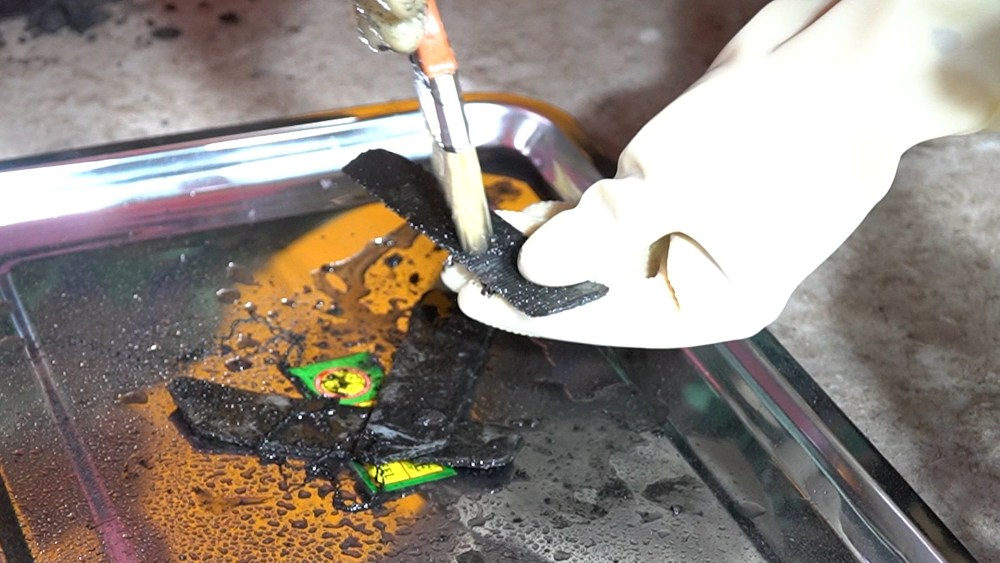    Nhiều di vật của các anh hùng liệt sĩ như băng đạn AK, hộp tiếp đạn, tấm tăng bộ đội... được tìm thấy cùng các hài cốt. Ảnh: Bộ Tư lệnh TPHCM
