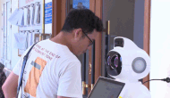 AI robots support people in administrative procedures in Dong Hoi ward. Photo: Thanh Trung