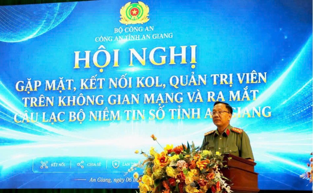 Đại tá Huỳnh Thanh Lâm, Phó Giám đốc Công an tỉnh An Giang phát biểu. Ảnh: Bình An