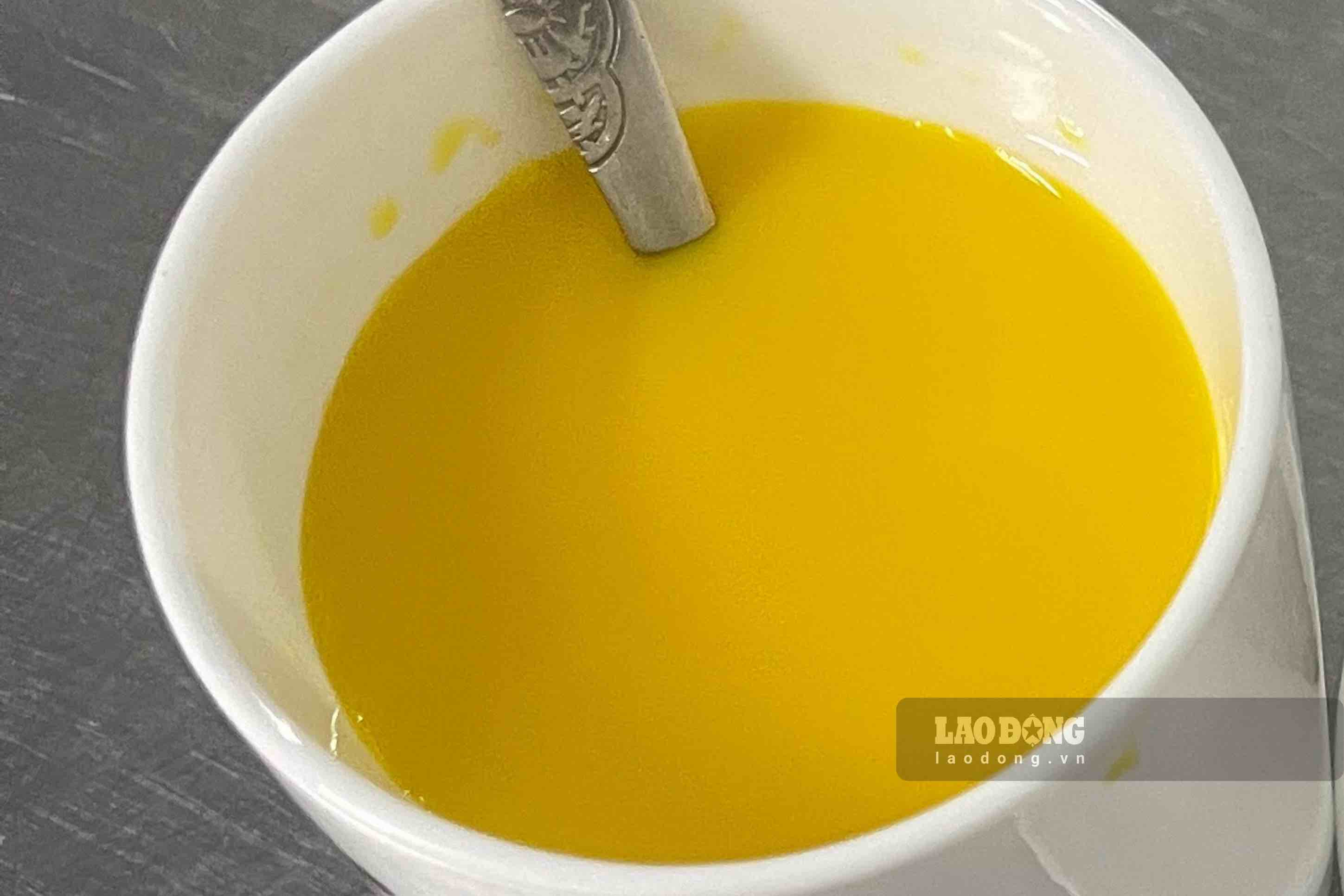 How to make turmeric milk to help support liver detoxification. Photo: Vy Vy