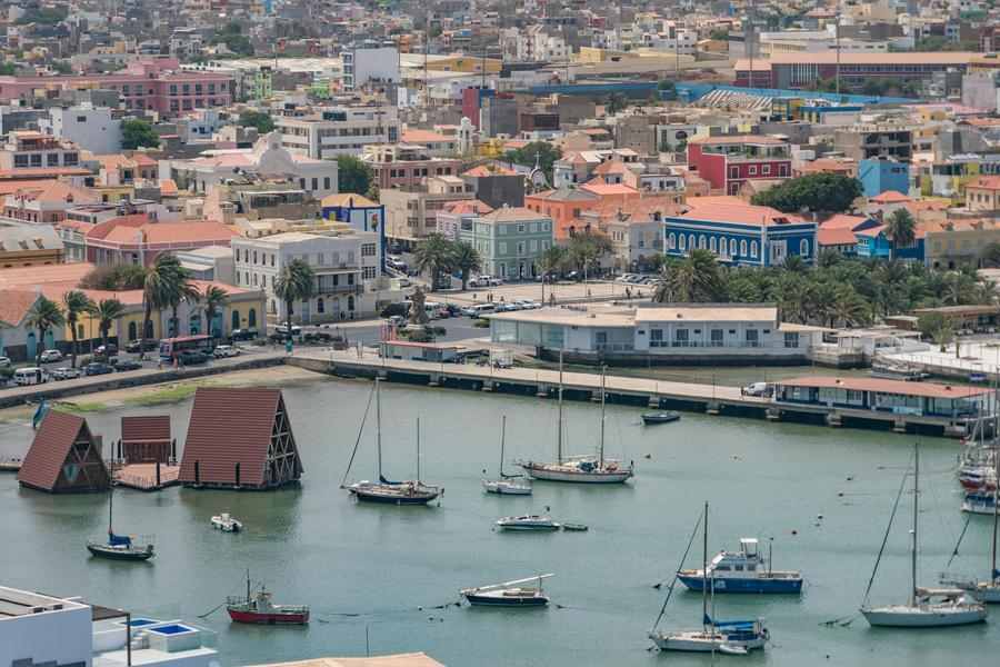 Toàn cảnh thành phố Mindelo, đảo Sao Vicente, Cabo Verde. Ảnh: Xinhua