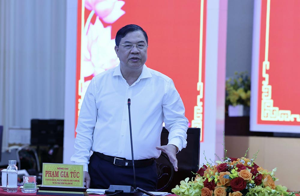 Politburo Member, Standing Deputy Prime Minister Pham Gia Tuc delivers a directive speech at the working session with the Standing Committee of Tay Ninh Provincial Party Committee. Photo: VGP