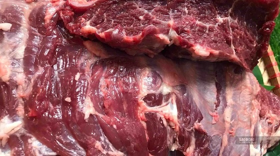 Is eating a lot of beef a cause of increased visceral fat is a question for many people. Photo: Kieu Vu