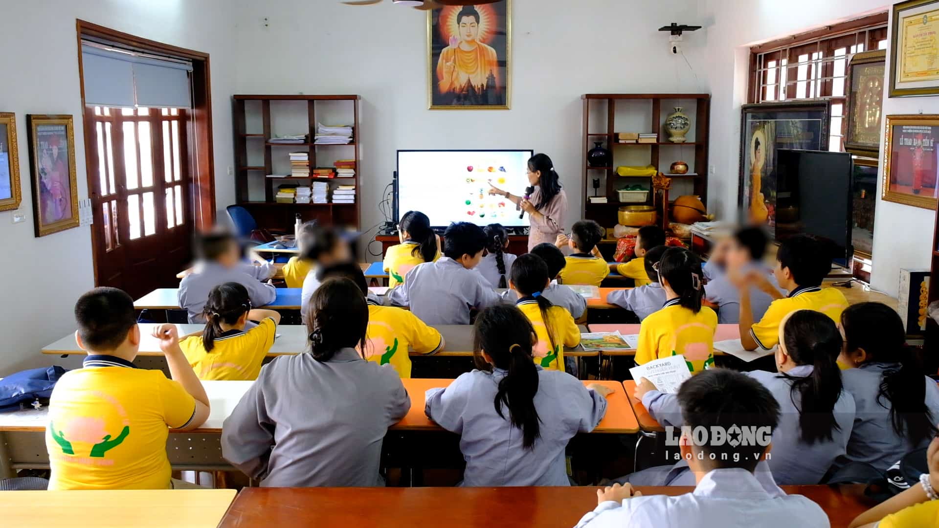 Exciting learning atmosphere at the free summer class at Huy Van Pagoda. Photo: Han Nghien
