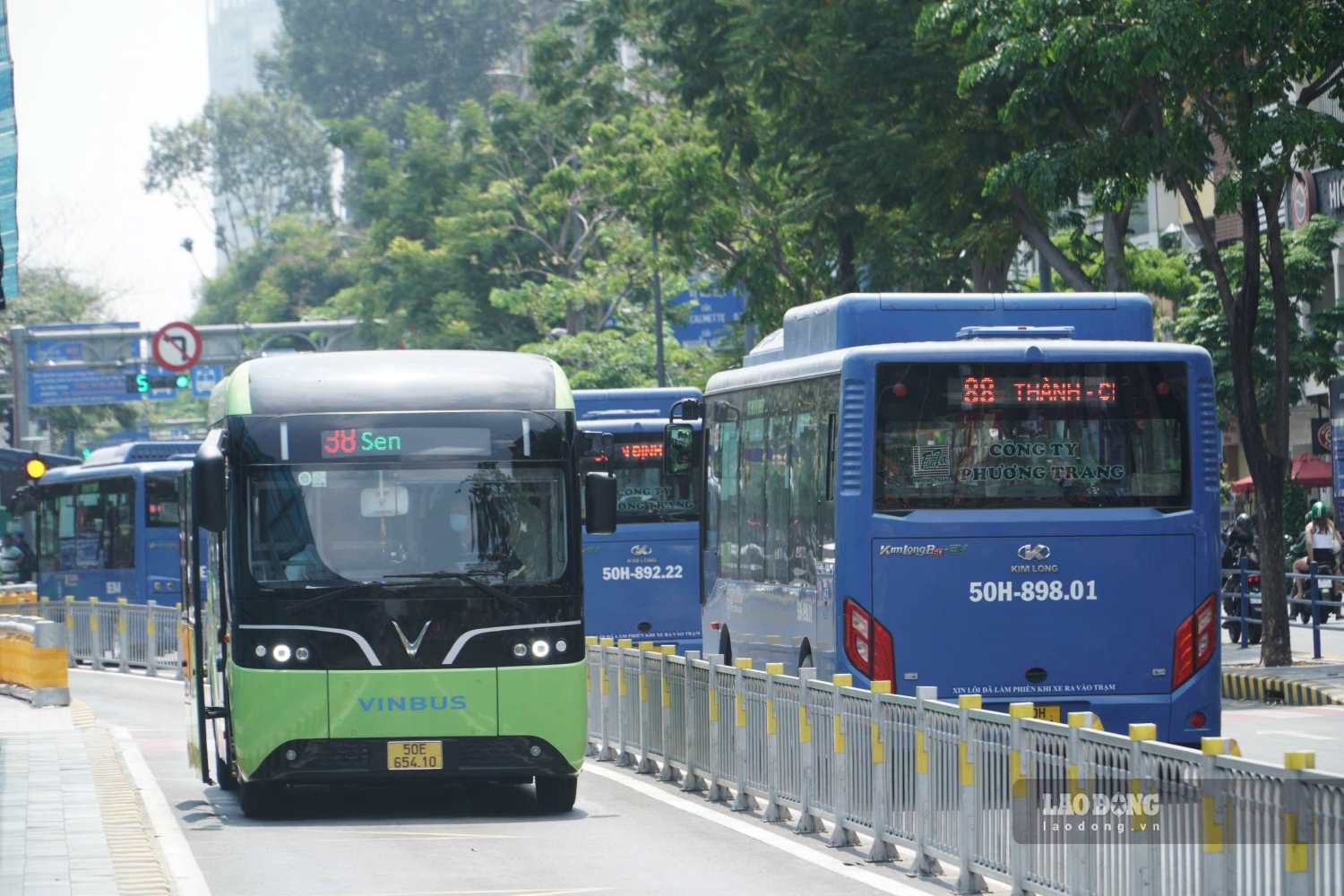 Electric bus running in the central area of Ho Chi Minh City. Photo: Anh Tu