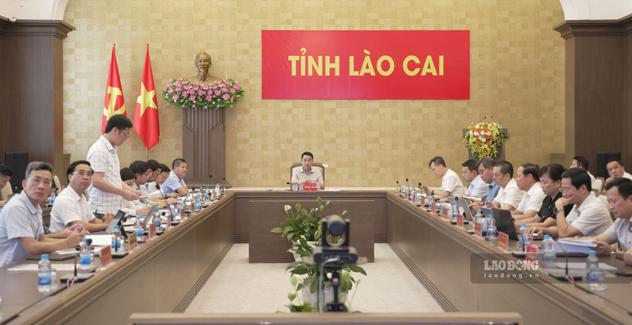 Ông Nguyễn Tuấn Anh - Chủ tịch UBND tỉnh Lào Cai chủ trì cuộc họp rà soát công tác chuẩn bị Hội nghị xúc tiến đầu tư. Ảnh: Phan Tuấn