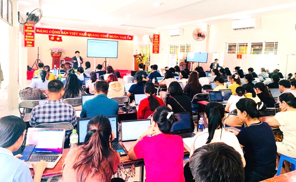 Continuing Education Center No. 2 in collaboration with AI HUB ACADEMY artificial intelligence (AI) in the field of Education for teachers. Photo: Continuing Education Center No. 2 Da Nang