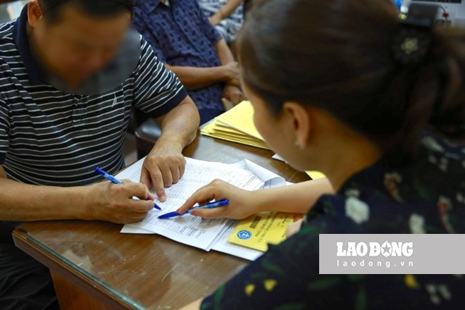 La loi modifiée sur l'assurance sociale stipule les catégories de fonctionnaires qui ne travaillent pas à plein temps dans les villages et les communes. Photo: Hải Nguyễn