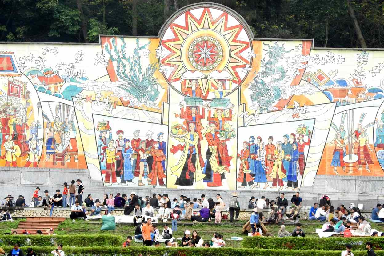 The area of the Land of the Mountains and Rivers Festival painting will be restored and embellished. Photo: To Cong