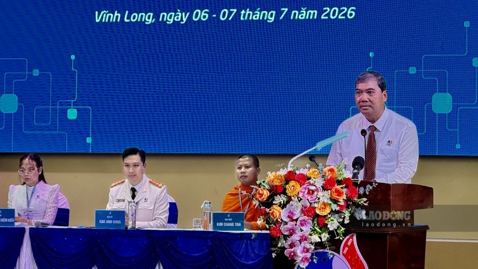 Ông Kim Ngọc Thái - Phó Bí thư Tỉnh ủy, Chủ tịch Ủy ban MTTQ Việt Nam tỉnh Vĩnh Long - phát biểu chỉ đạo tại Đại hội đại biểu Hội Liên hiệp Thanh niên Việt Nam tỉnh Vĩnh Long lần thứ I, nhiệm kỳ 2026 - 2029. Ảnh: Hoàng Lộc