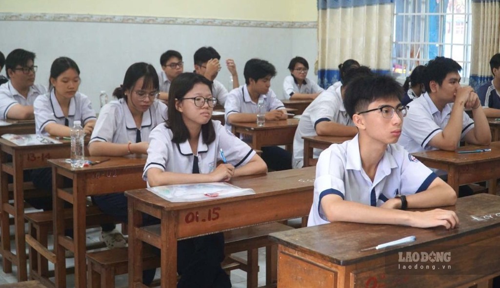 Ca Mau determined that there was nothing unusual with mathematics in the 2026 high school graduation exam. Photo: Nhat Ho.