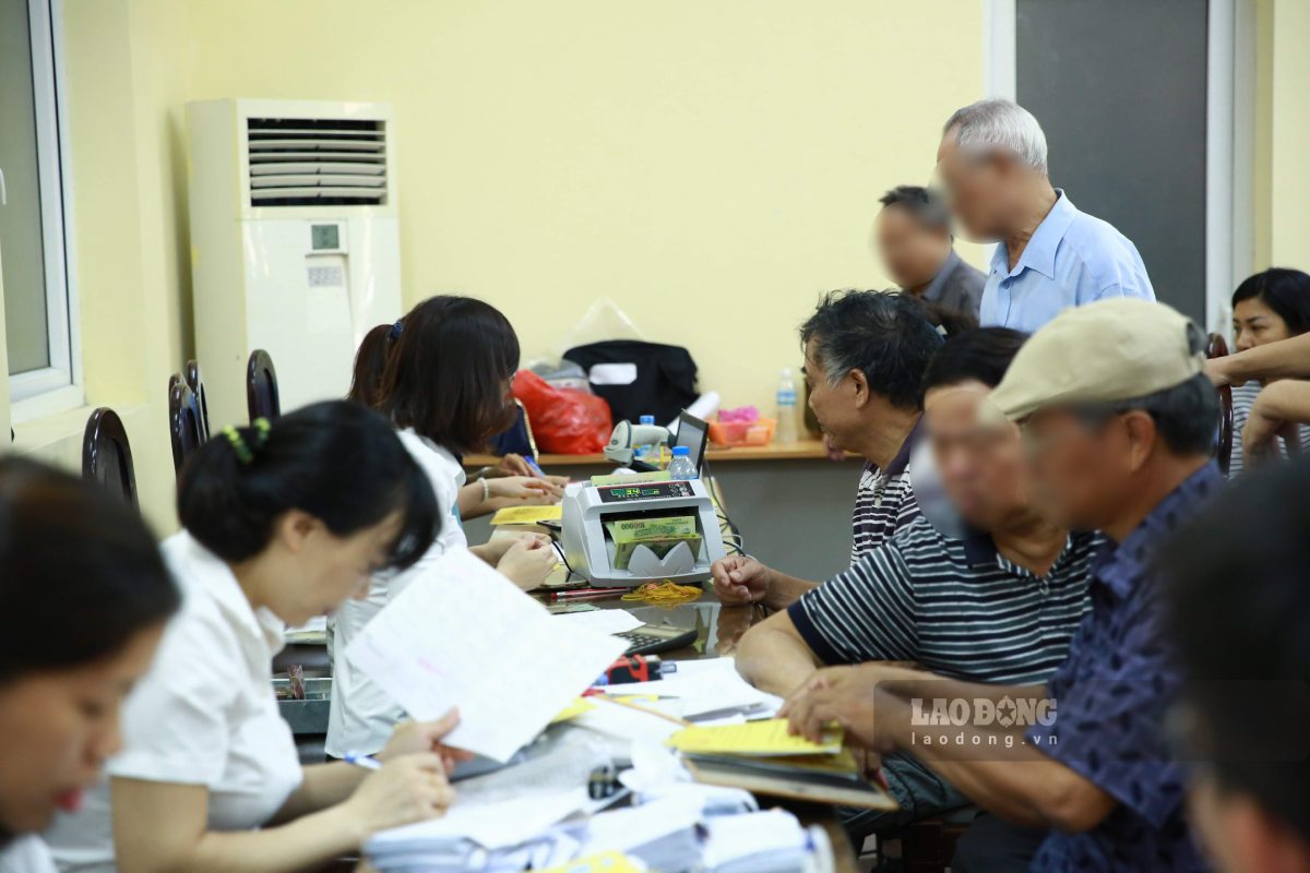 Quang Tri Provincial People's Committee has proposed a monthly allowance regime for people who are old enough to retire but do not yet meet the conditions to receive a pension. Photo: Hai Nguyen