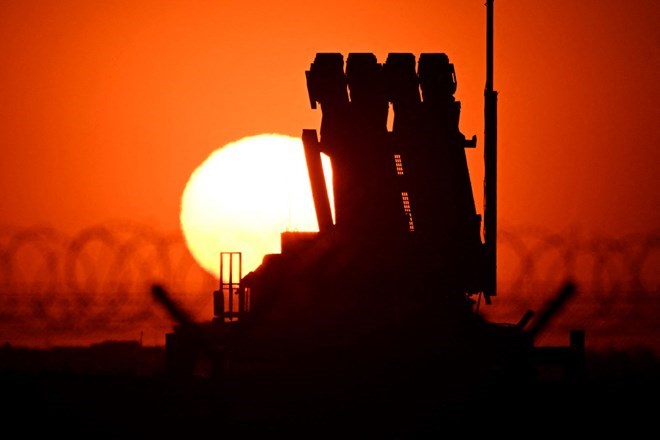 Hệ thống phòng không Patriot được lắp đặt tại trung tâm quân sự cho Ukraina tại sân bay Rzeszow-Jasionka ở Jasionka, đông nam Ba Lan. Ảnh: AFP