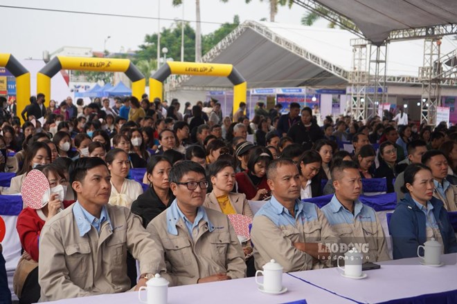LĐLĐ TP Hải Phòng tăng cường tuyên truyền chính sách pháp luật lao động, góp phần xây dựng quan hệ lao động hài hòa tại doanh nghiệp. Ảnh: Mai Dung