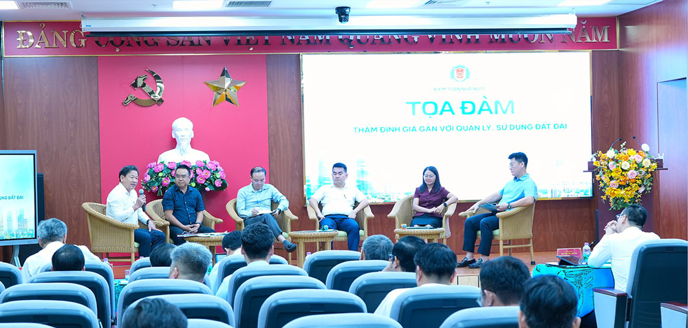 Units and localities exchange in the seminar. Photo: KTNN