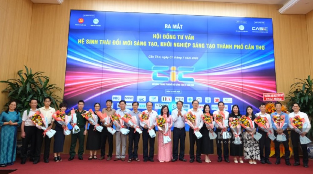 Ra mắt Hội đồng tư vấn hệ sinh thái đổi mới sáng tạo, khởi nghiệp sáng tạo TP Cần Thơ. Ảnh: Phong Linh.
