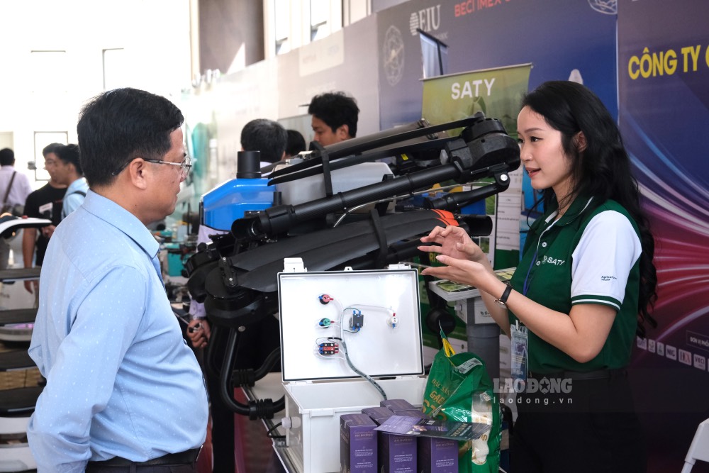 Businesses participate in connecting technology supply and demand at the scientific conference "Developing the ecosystème of innovation and creative startups in Can Tho City" at the regional and Mekong Delta regional level (May 22). Photo: Phong Linh.