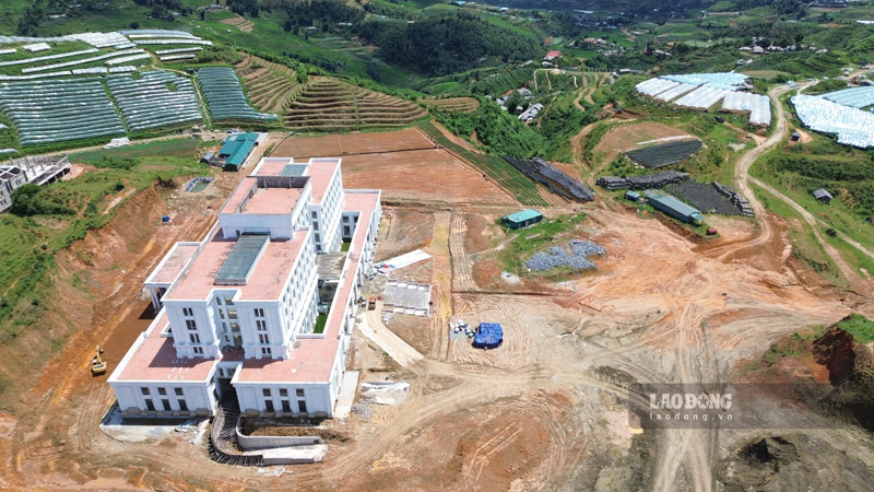 The new administrative headquarters of Sa Pa ward is entering the completion phase to be put into use at the end of 2026. Photo: Dinh Dai