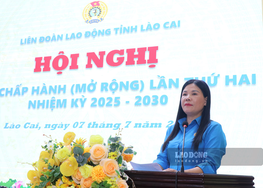 Bà Nguyễn Thị Bích Nhiệm - Phó Chủ tịch Ủy ban MTTQ Việt Nam tỉnh, Chủ tịch Liên đoàn Lao động tỉnh Lào Cai. Ảnh: Mạnh Hùng