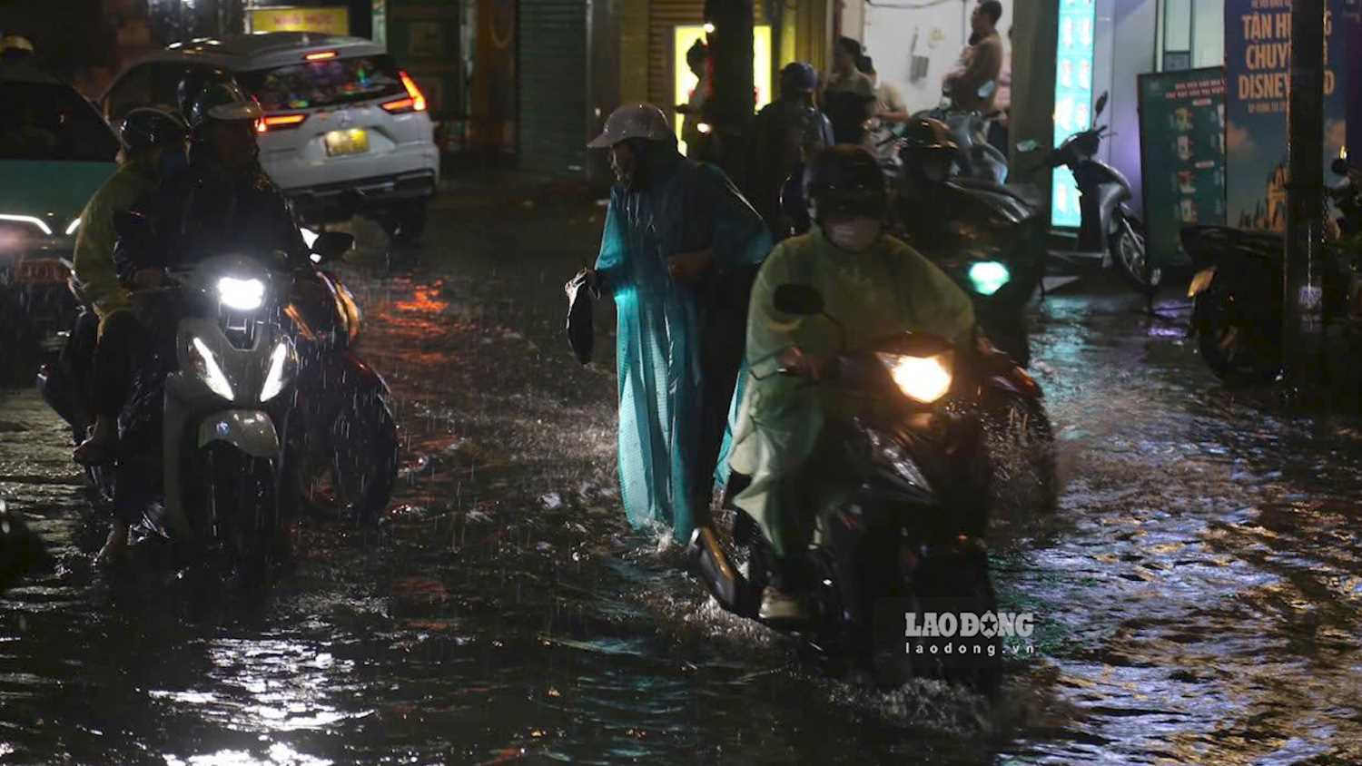 Las tormentas eléctricas persisten por la tarde y por la noche en la región del Sur. Foto: Anh Tú