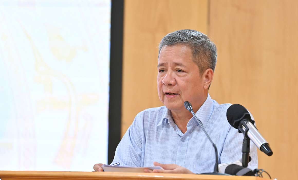 Mr. Bui Quoc Hung - Deputy Director of the Electricity Department (Ministry of Industry and Trade) answers questions from Lao Dong Newspaper reporters about the application of peak hour electricity prices for people using domestic electricity. Photo: Ministry of Industry and Trade