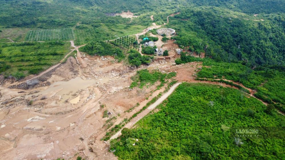 Hiện trường vụ vỡ hồ chứa trên núi Tân Lai hôm tháng 11.2025. Ảnh: Duy Tuấn 