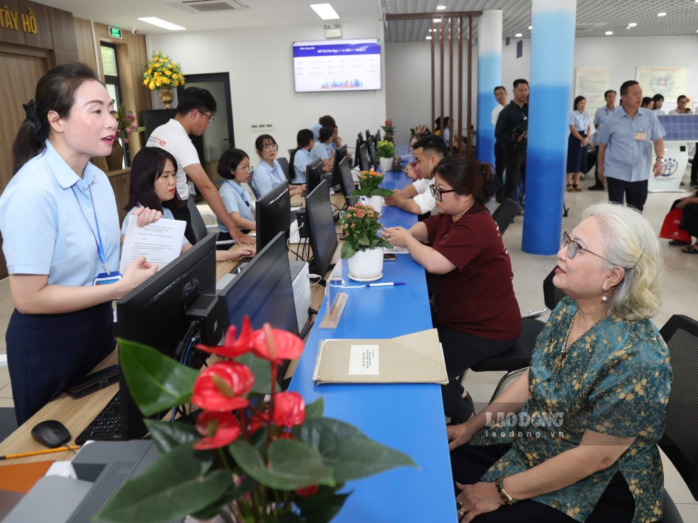 Proposal to continue to consolidate the commune-level organizational structure, promoting the effectiveness of serving the people. Photo: Pham Dong