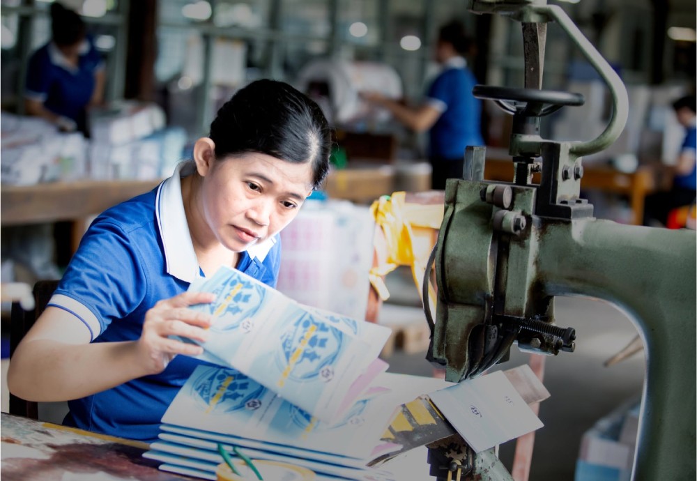 Tác phẩm dự thi “Phía sau những thành phẩm“. Tác giả Nguyễn Văn Đông
