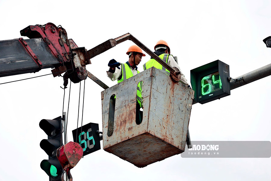 交通信号機のメンテナンス。写真:トー・テー