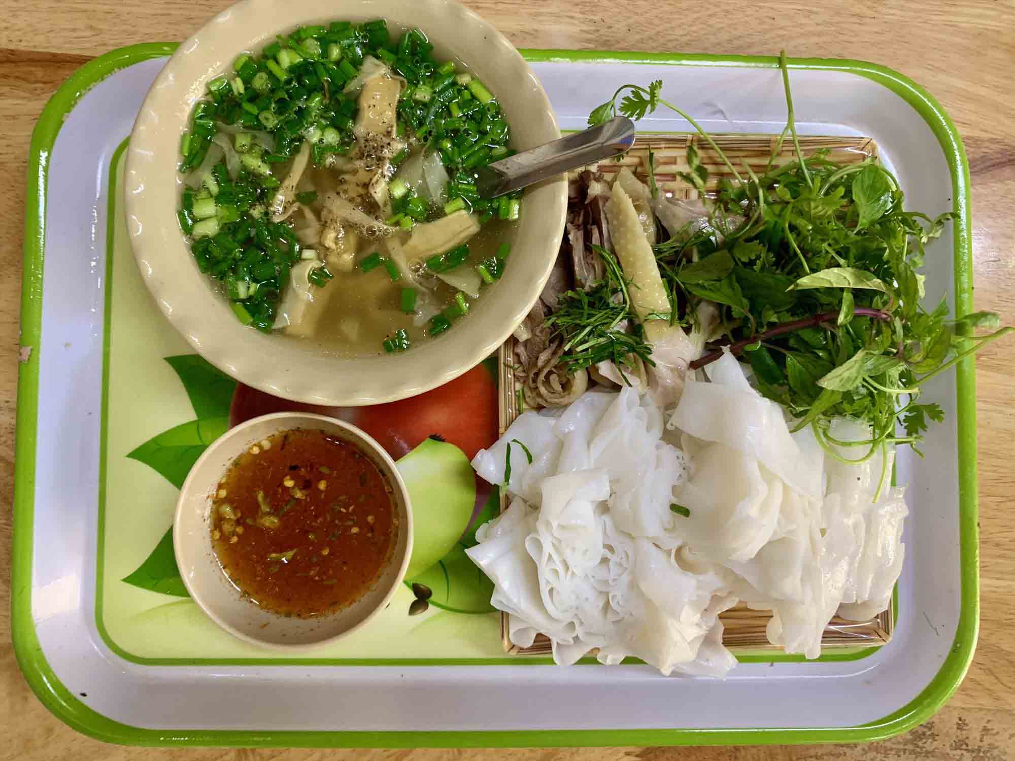 Một suất phở gà chấm. 