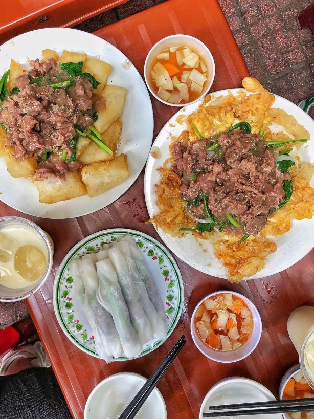 Phở chiên phồng, phở chiên trứng. Ảnh: Nguyễn Ngọc Khánh