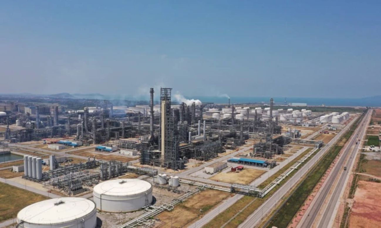 Nghi Son Refinery and Petrochemical Project has a designed capacity of 10 million tons of crude oil/year. Photo: Nghi Son Economic Zone Management Board provided